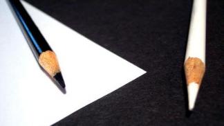 Зачем нужен белый карандаш, и кто его придумал?